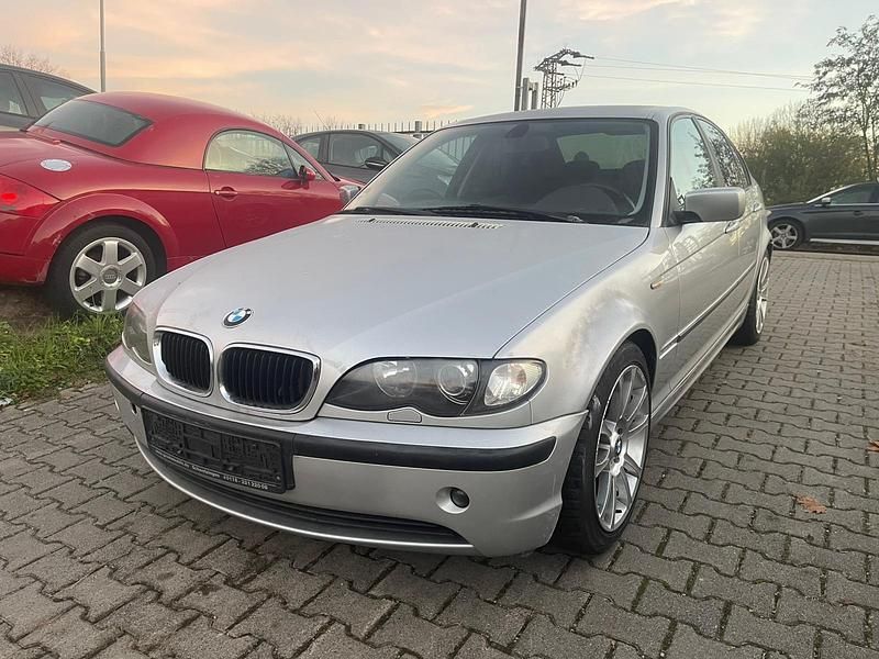Silber Gebraucht 2003 BMW 318 Limousine | 2.700 € (Fairer Preis) - Bild 1/4