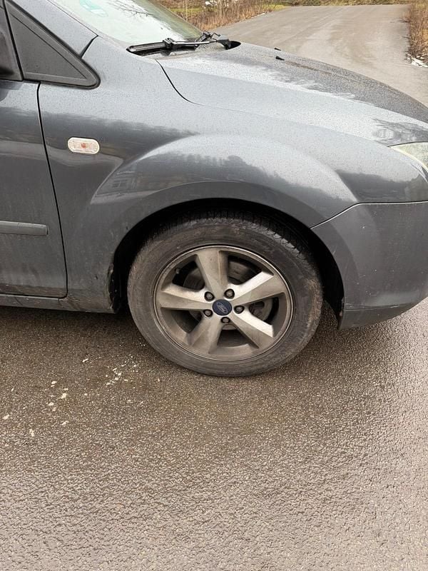 Gebraucht Ford Focus 2005 Grau Limousine