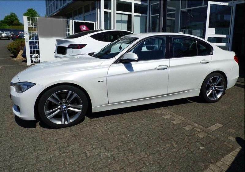 Gebraucht BMW 325 Sport Line 218 PS (160 kW) 2014 Weiß Limousine
