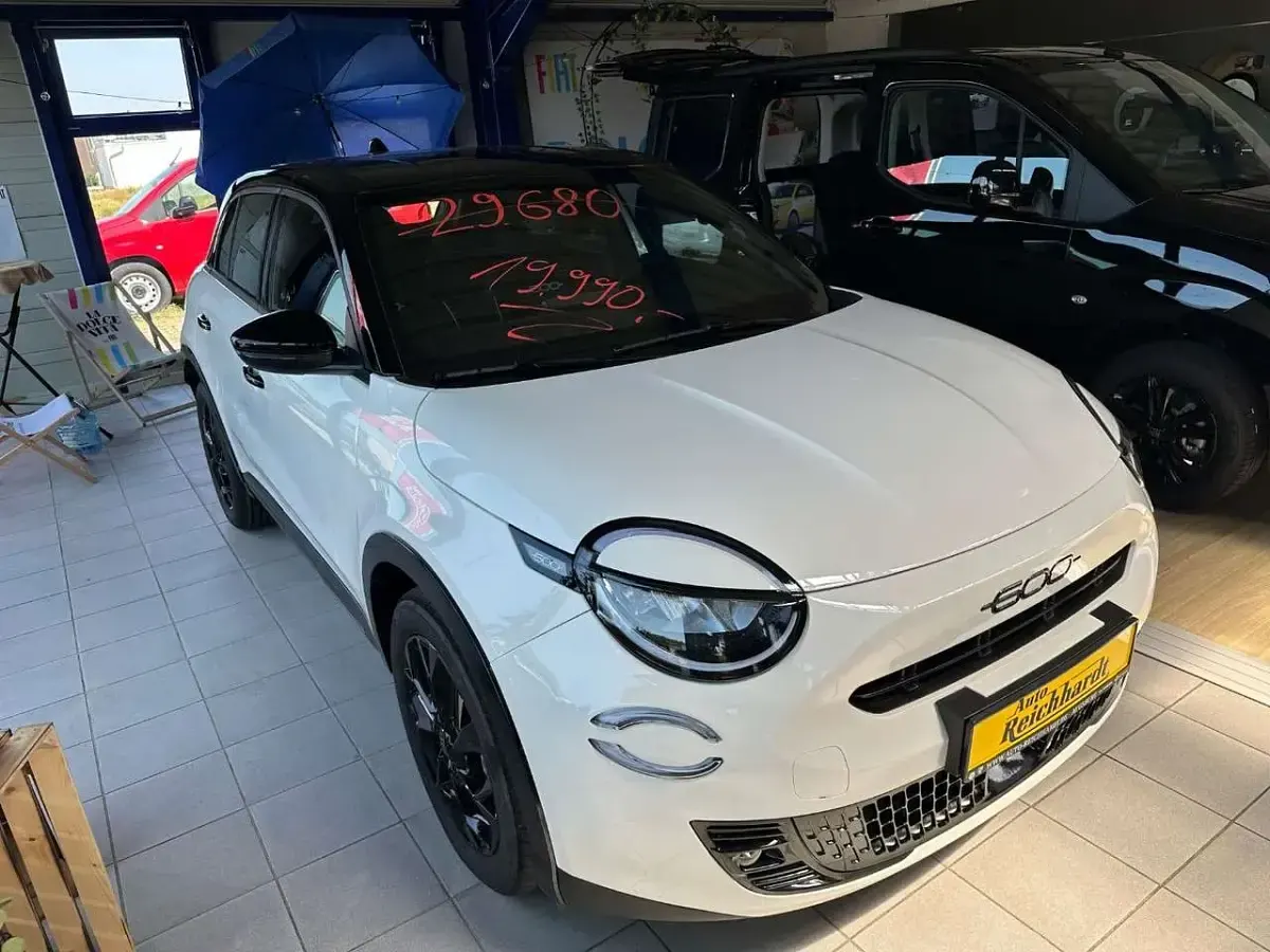 Neu Fiat 600 Street 101 PS (74 kW) 2026 Weiß SUV