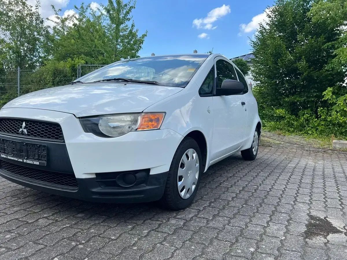 Gebraucht Mitsubishi Colt 75 PS (55 kW) 2010 Weiß Kleinwagen