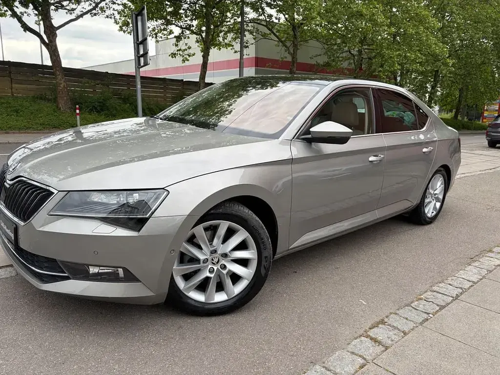 Gebraucht Skoda Superb Style 150 PS (110 kW) 2018 Grün Limousine