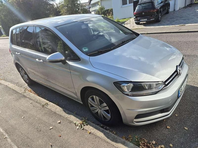 Silber Gebraucht 2017 VW Touran Comfortline Van / Kleinbus | 15.100 € (Fairer Preis) - Bild 1/4