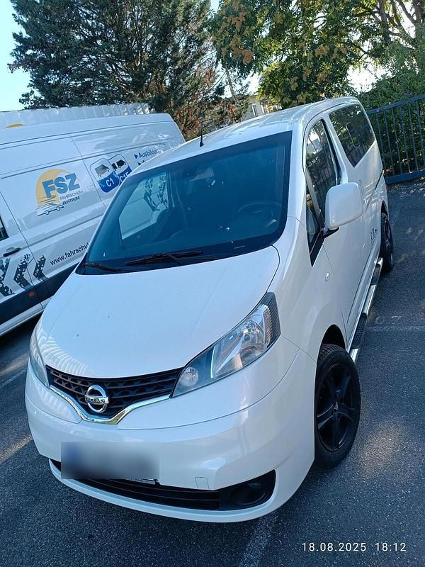 Weiß Gebraucht 2015 Nissan Evalia Tekna Van / Kleinbus | 11.490 € (Fairer Preis) - Bild 1/4