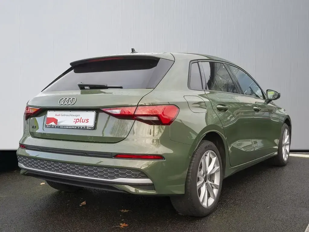 Second-hand Audi A3 Ambiente 150 CP (110 kW) 2024 Verde Berlinǎ