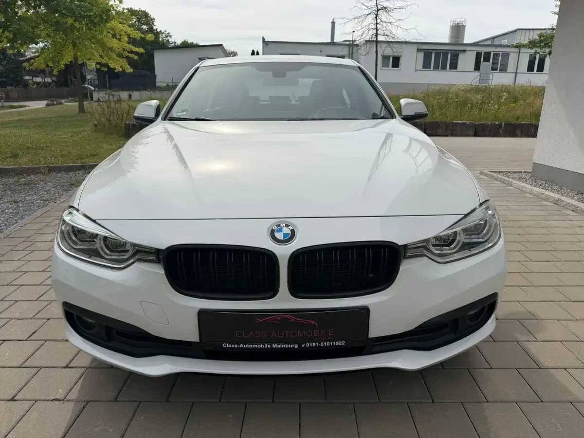 Gebraucht BMW 318 Advantage 136 PS (100 kW) 2016 Weiß Limousine