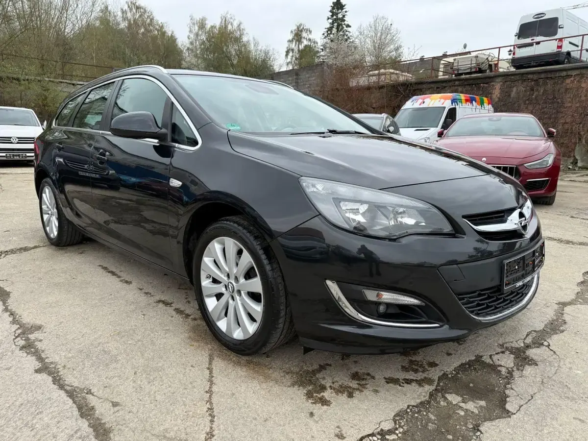 Gebraucht Opel Astra Exklusiv 140 PS (102 kW) 2015 Schwarz Kombi