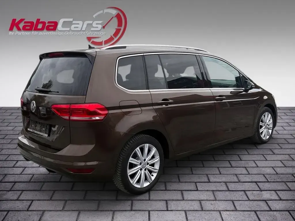 Gebraucht VW Touran Highline 150 PS (110 kW) 2016 Nutshell brown Van / Kleinbus