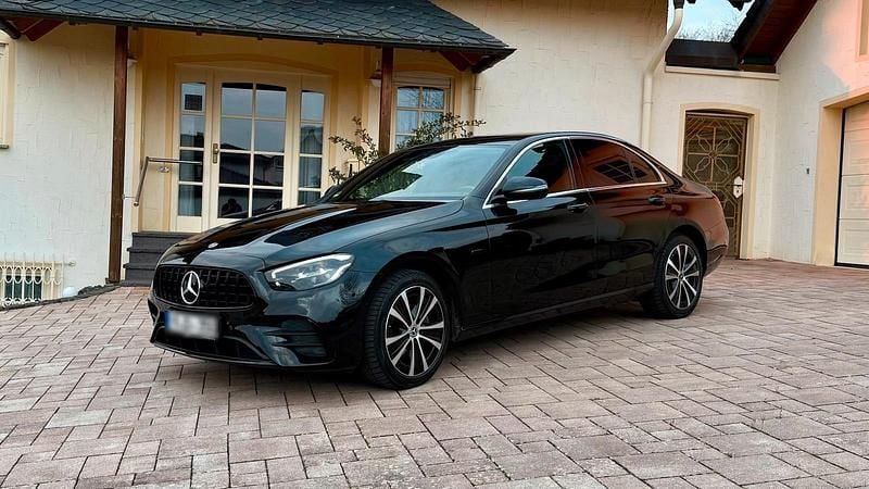Gebraucht Mercedes E300 AMG 306 PS (225 kW) 2021 Schwarz Limousine