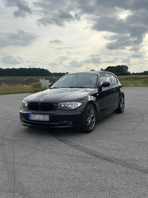 Schwarz Gebraucht 2011 BMW 116 Kleinwagen | 3.900 € (Guter Preis) - Bild 1/4