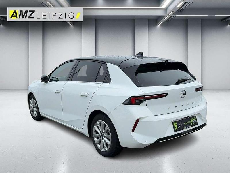 Gebraucht Opel Astra Elegance 131 PS (96 kW) 2023 Jade weiss/arktis weiss Limousine