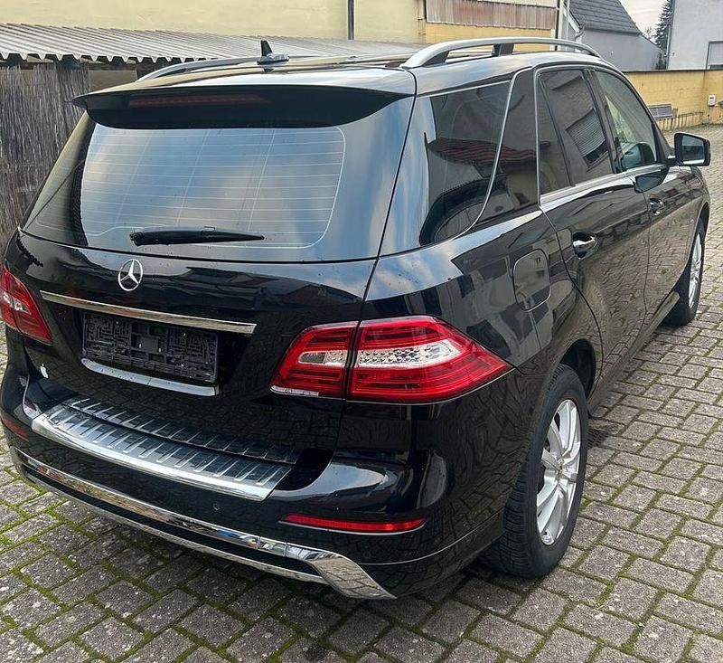 Gebraucht Mercedes ML350 258 PS (189 kW) 2012 Schwarz SUV