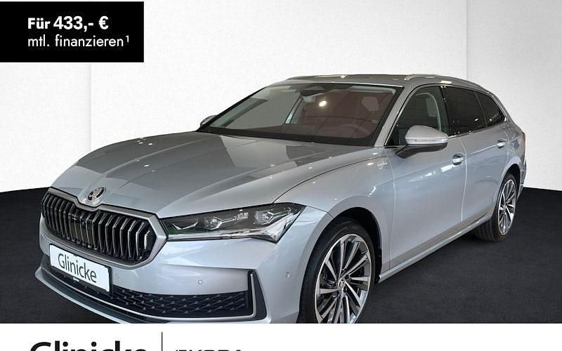 Gebraucht Skoda Superb LAURIN & KLEMENT 150 PS (110 kW) 2024 Silber Kombi
