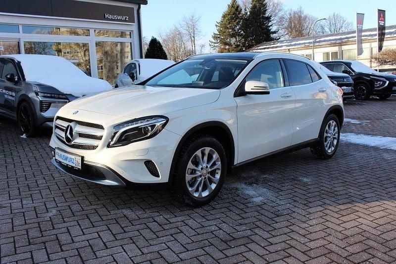 Gebraucht Mercedes GLA180 122 PS (89 kW) 2016 Weiß SUV