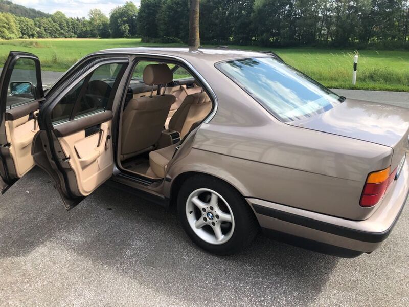 Second-hand BMW 525 170 CP (125 kW) 1988 Bej Berlinǎ