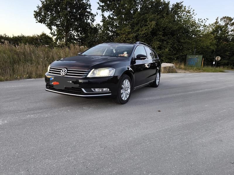 Schwarz Gebraucht 2014 VW Passat Kombi | 7.399 € (Guter Preis) - Bild 1/4