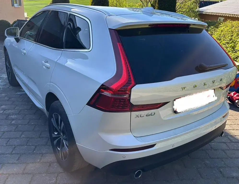 Gebraucht Volvo XC60 Momentum 197 PS (144 kW) 2020 Weiß SUV
