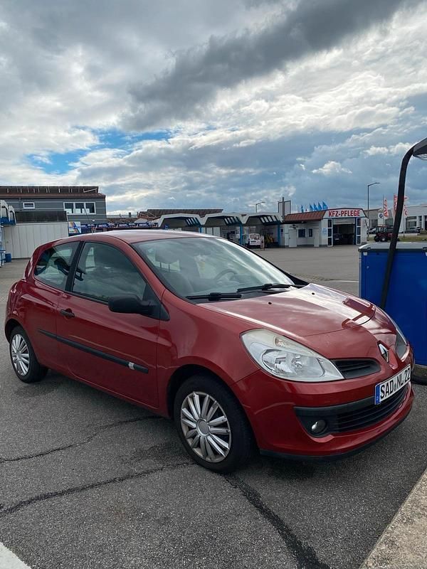Rot Gebraucht 2006 Renault Clio II Kleinwagen | 1.800 € (Teuer) - Bild 1/4