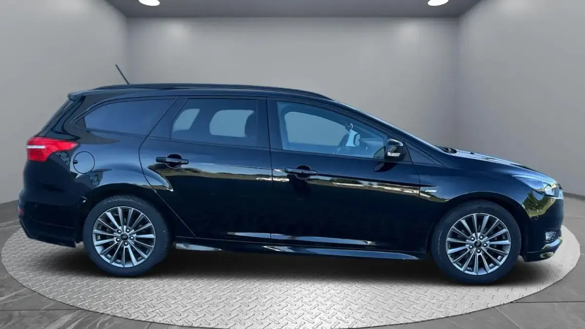 Używany Ford Focus ST-Line 140 KM (102 kW) 2018 Czarny Kombi