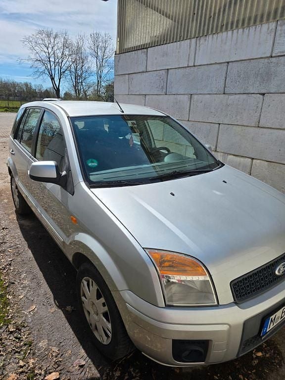 Gebraucht Ford Fusion Trend 80 PS (58 kW) 2011 Silber Kleinwagen