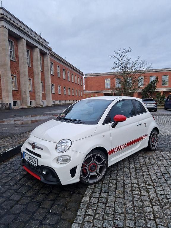 Weiß Gebraucht 2017 Abarth 595 Turismo Kleinwagen | 15.490 € (Fairer Preis) - Bild 1/4
