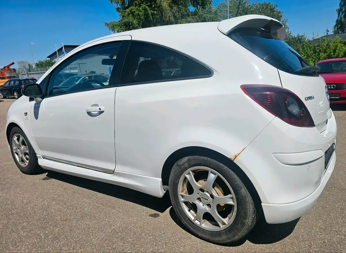 Gebraucht Opel Corsa Edition 80 PS (58 kW) 2009 Weiß Kleinwagen
