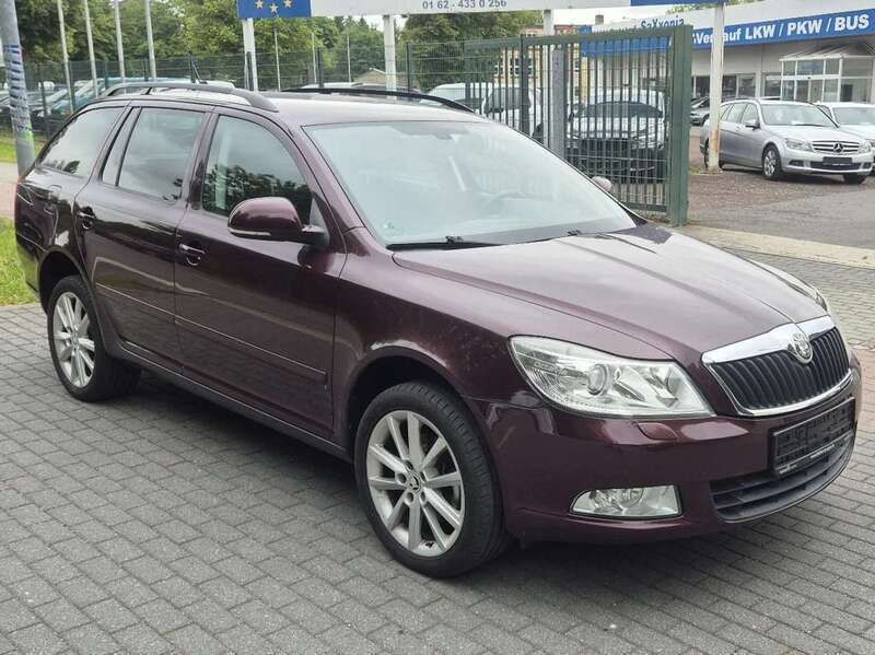 Rot rosso brunello metallic Gebraucht 2009 Skoda Octavia Elegance Kombi | 4.995 € (Fairer Preis) - Bild 1/4