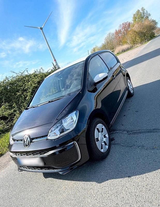 Second-hand VW e-up! Style 61 kW (83 CP) 2021 Negru Hatchback