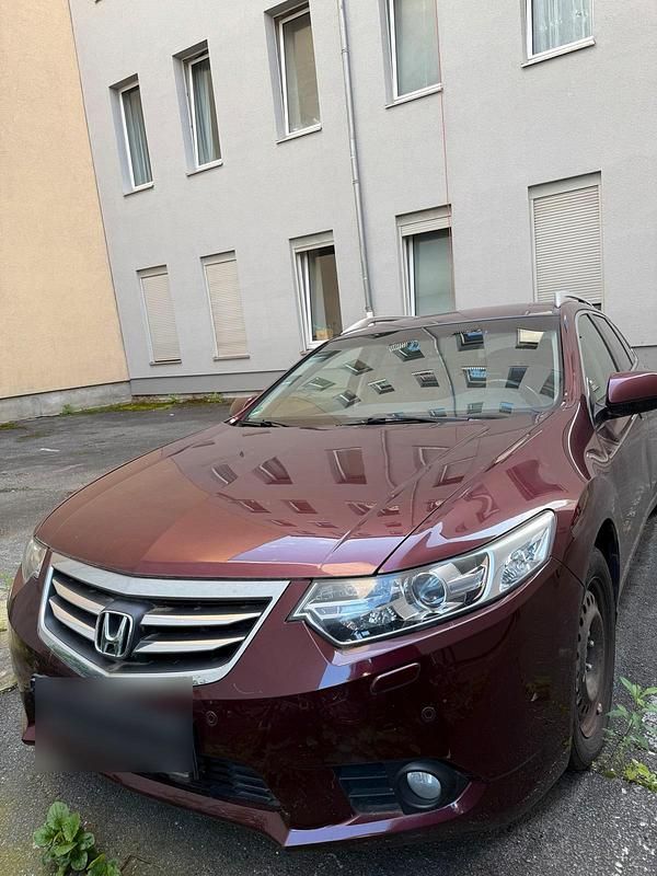 Braun Gebraucht 2011 Honda Accord Kombi | 7.399 € (Fairer Preis) - Bild 1/4