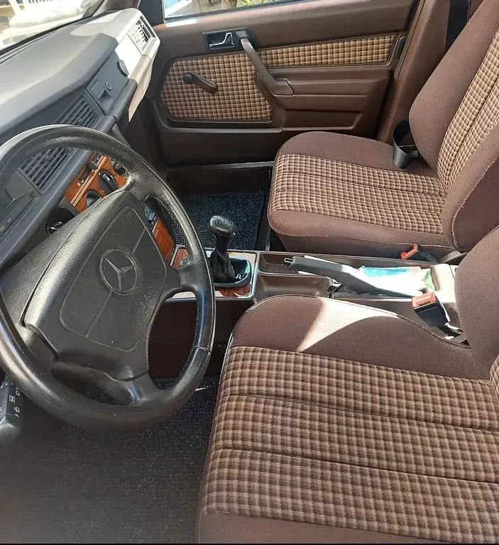 Gebraucht Mercedes 190 109 PS (80 kW) 1993 Silber Limousine