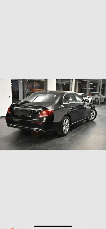 Gebraucht Mercedes E220 194 PS (142 kW) 2017 Beige Limousine