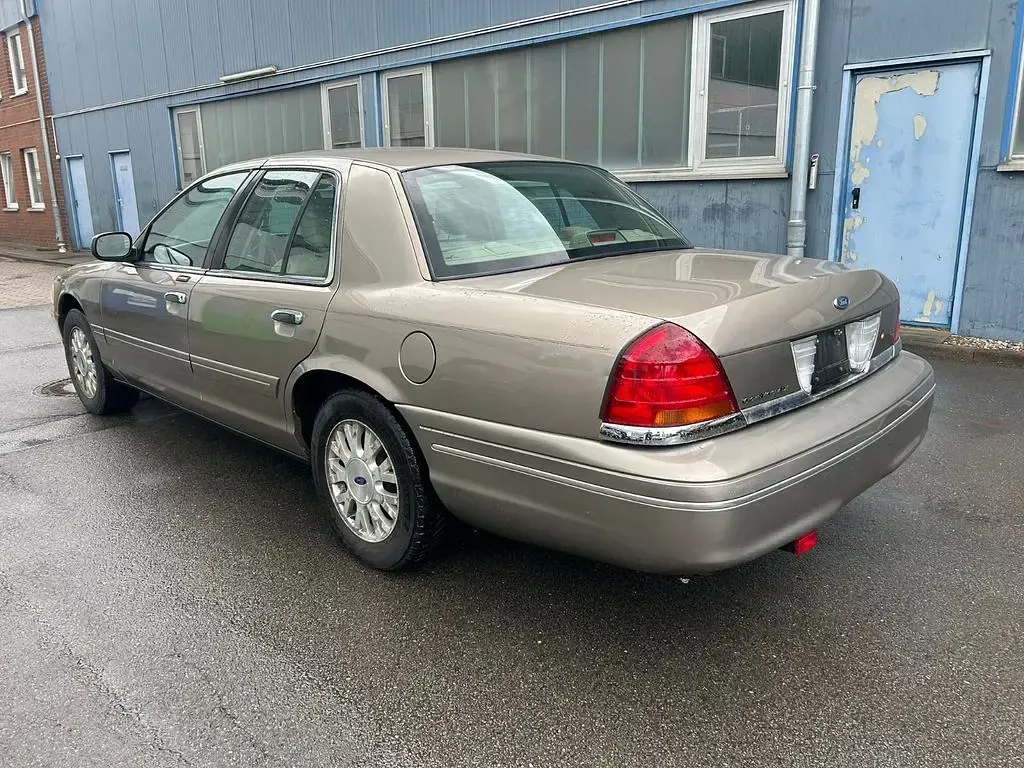 Gebraucht Ford Crown Victoria 250 PS (183 kW) 2003 Gold Limousine