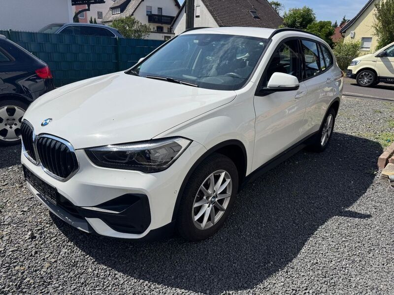 Weiß Gebraucht 2021 BMW X1 SUV | 19.900 € (Superpreis) - Bild 1/4