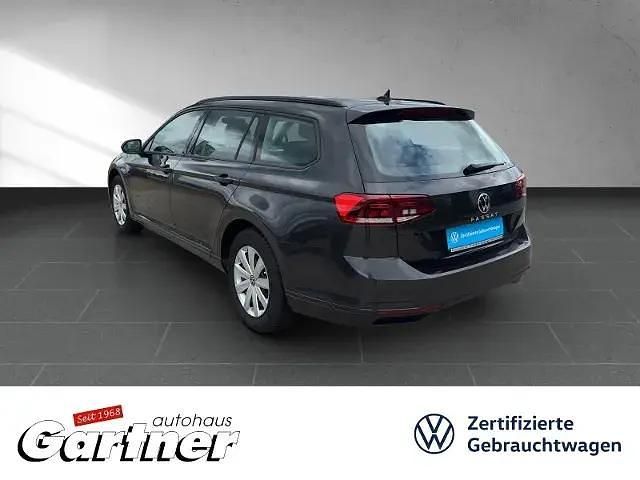 Gebraucht VW Passat Basis 150 PS (110 kW) 2021 Grau metallic Kombi