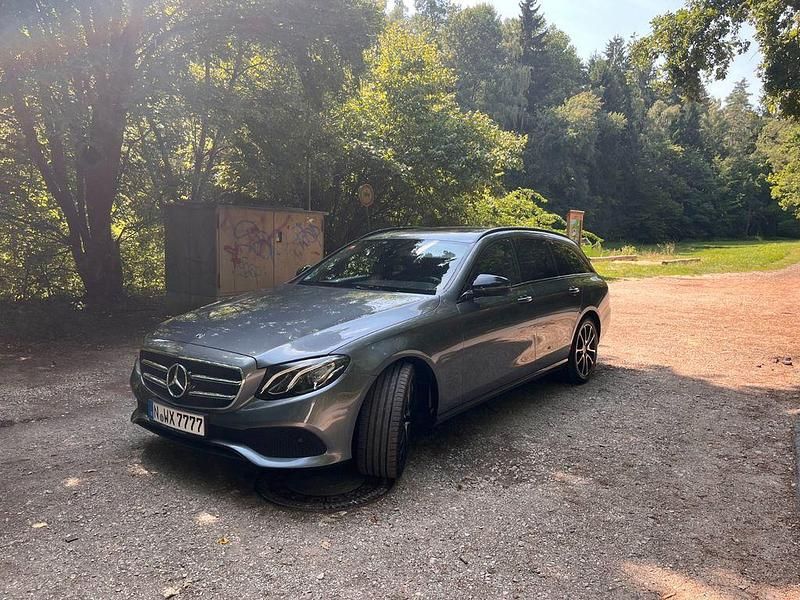 Grau Gebraucht 2019 Mercedes E220 Kombi | 22.999 € (Superpreis) - Bild 1/4