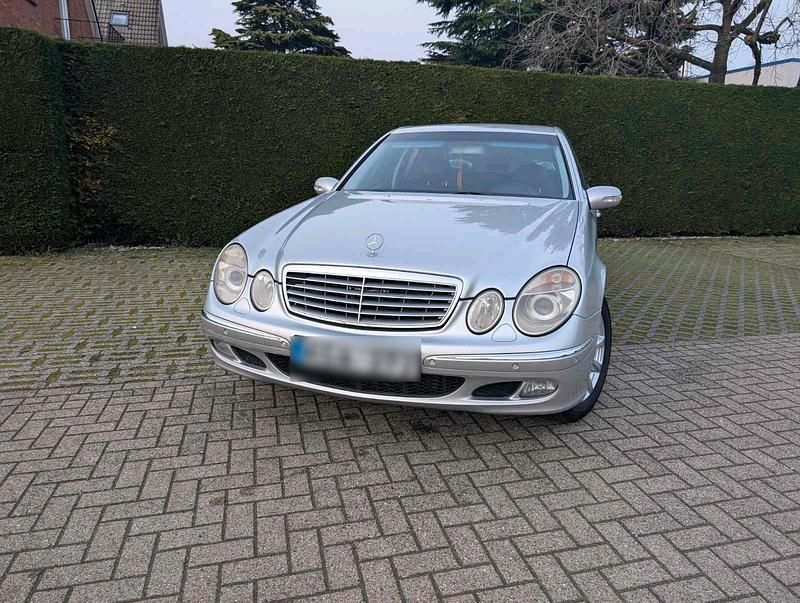 Gebraucht Mercedes E270 163 PS (119 kW) 2005 Silber Limousine