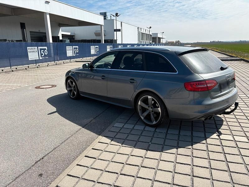 Gebraucht Audi A4 S-Line 177 PS (130 kW) 2014 Grau Kombi