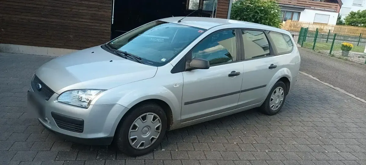Gebraucht Ford Focus Ambiente 109 PS (80 kW) 2005 Grau Kombi