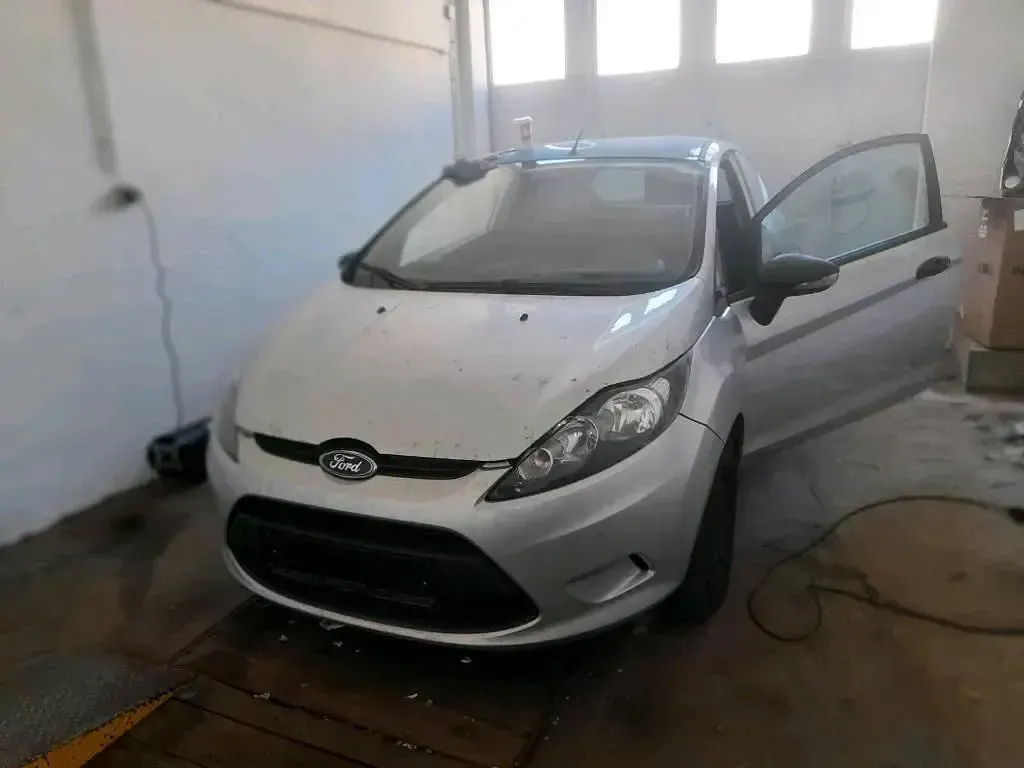 Używany Ford Fiesta 95 KM (69 kW) 2012 Srebrny Hatchback