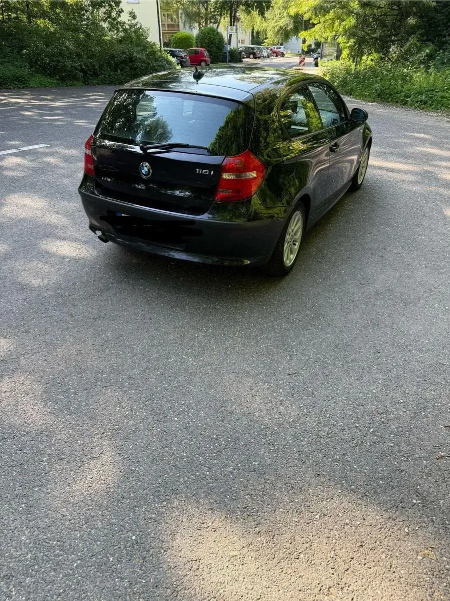 Gebraucht BMW 116 122 PS (89 kW) 2008 Schwarz Kleinwagen