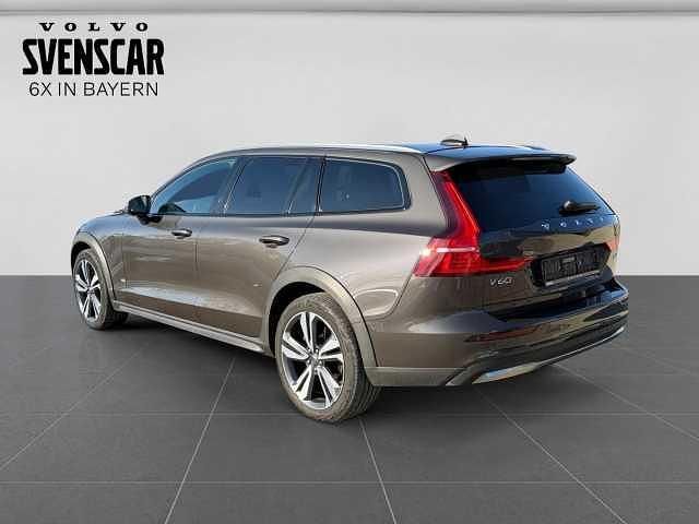 Gebraucht Volvo V60 CC 145 PS (106 kW) 2023 Kombi