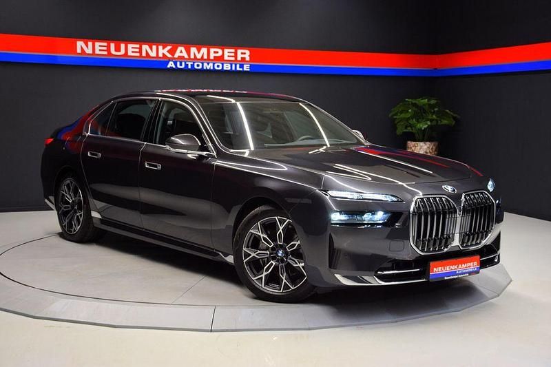 Grau Gebraucht 2024 BMW 740 Performance Limousine | 103.490 € - Bild 1/4