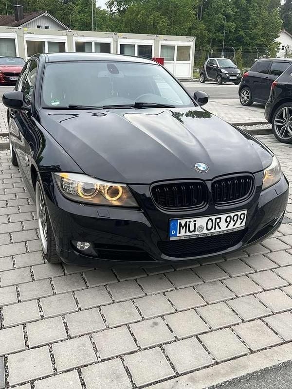 Schwarz Gebraucht 2010 BMW 330 Limousine | 8.199 € (Fairer Preis) - Bild 1/4