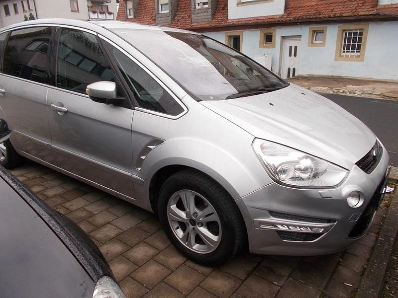 Gebraucht Ford S-MAX Titanium 140 PS (102 kW) 2013 Silber Van / Kleinbus