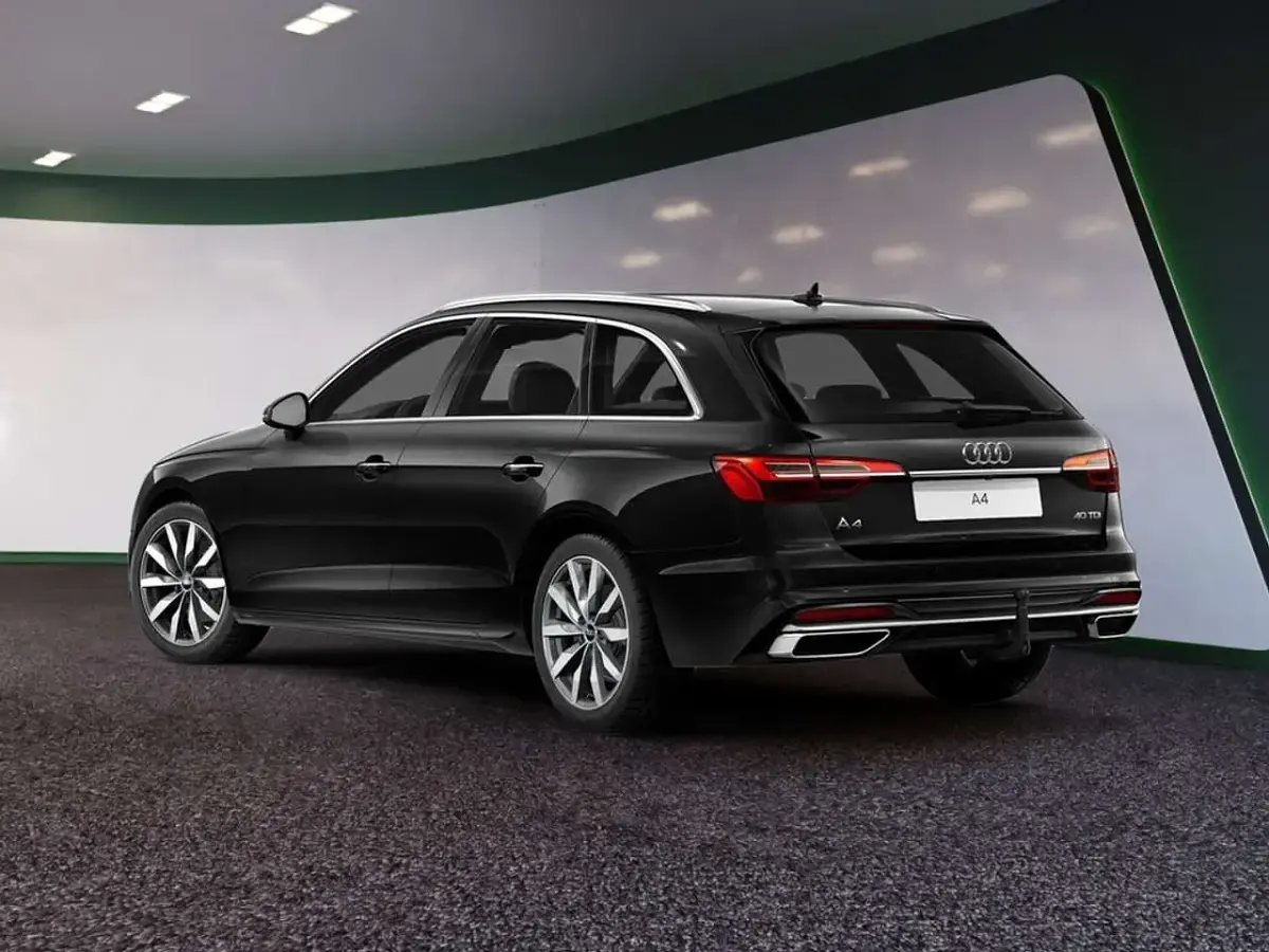 Second-hand Audi A4 Advanced Plus 204 CP (150 kW) 2023 Negru Break