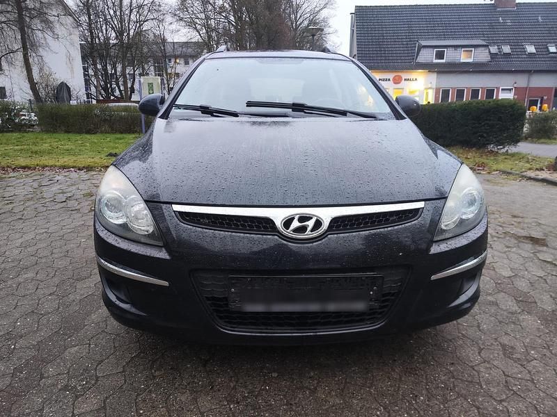 Silber Gebraucht 2010 Hyundai i30 Kombi | 1.999 € (Guter Preis) - Bild 1/4