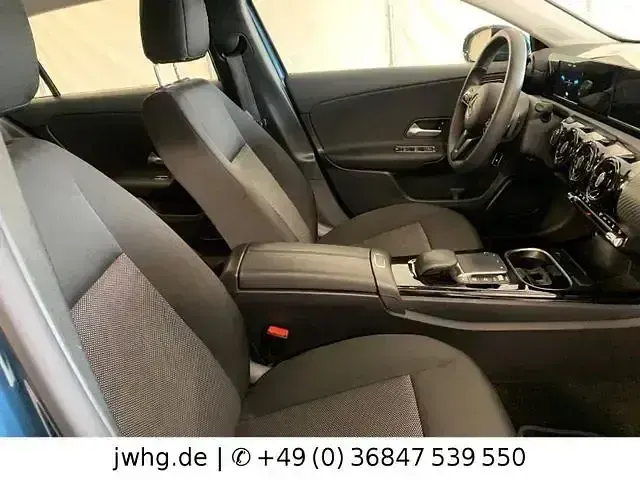 Gebraucht Mercedes A250 Advanced 218 PS (160 kW) 2022 Blau Limousine