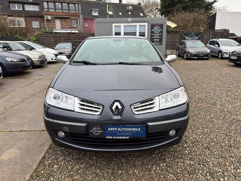 Grau Gebraucht 2007 Renault Mégane Cabriolet Dynamique Cabrio | 3.990 € (Teuer) - Bild 1/4