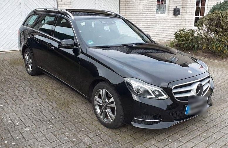 Schwarz Gebraucht 2013 Mercedes E300 Avantgarde Kombi | 11.700 € (Fairer Preis) - Bild 1/4