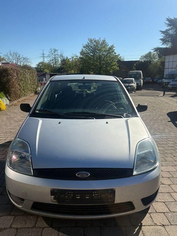 Gebraucht Ford Fiesta Ambiente 69 PS (50 kW) 2005 Grau Kleinwagen
